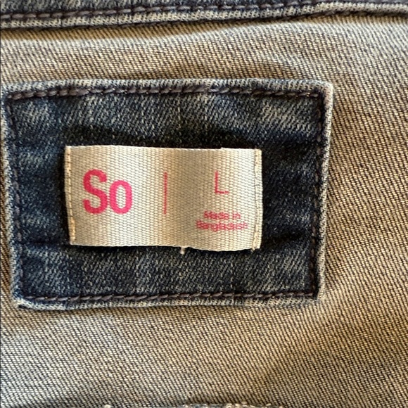 Turn heads in this gorgeous blue-to-ivory ombré denim jacket. Very stretchy! - Picture 6 of 7